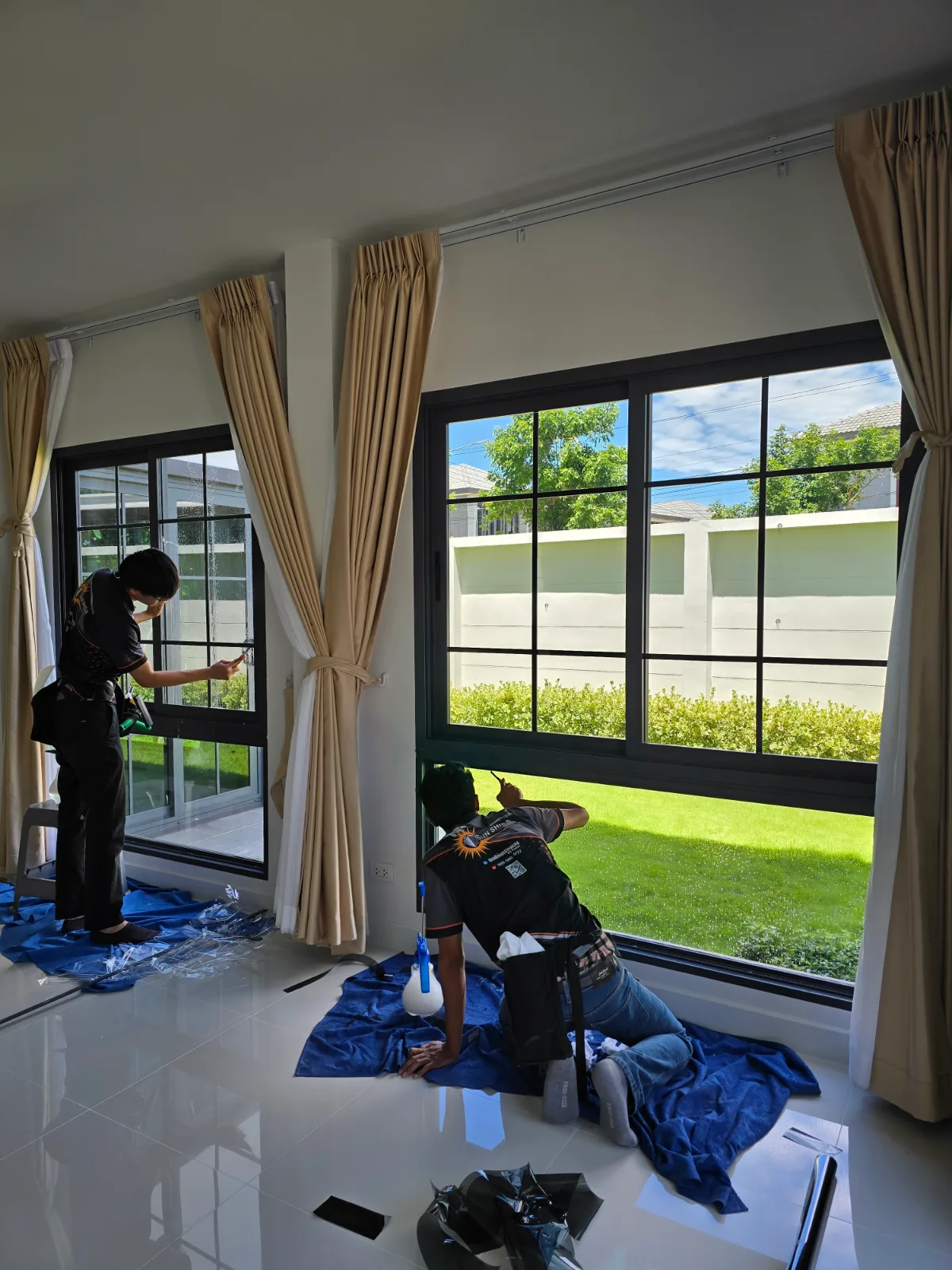 ติดฟิล์มกระจกห้องชุด — ผลงานติดฟิล์มกรองแสงโดย SUNSHIELD FILM